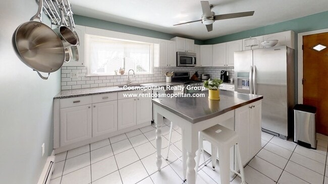 Building Photo - 111 1st St