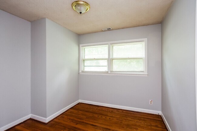Building Photo - 4809 Thornwood Rd