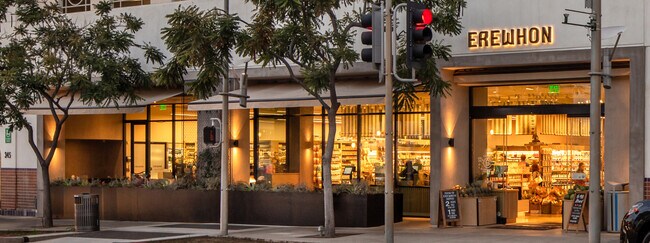 Building Photo - 11970 Montana Ave