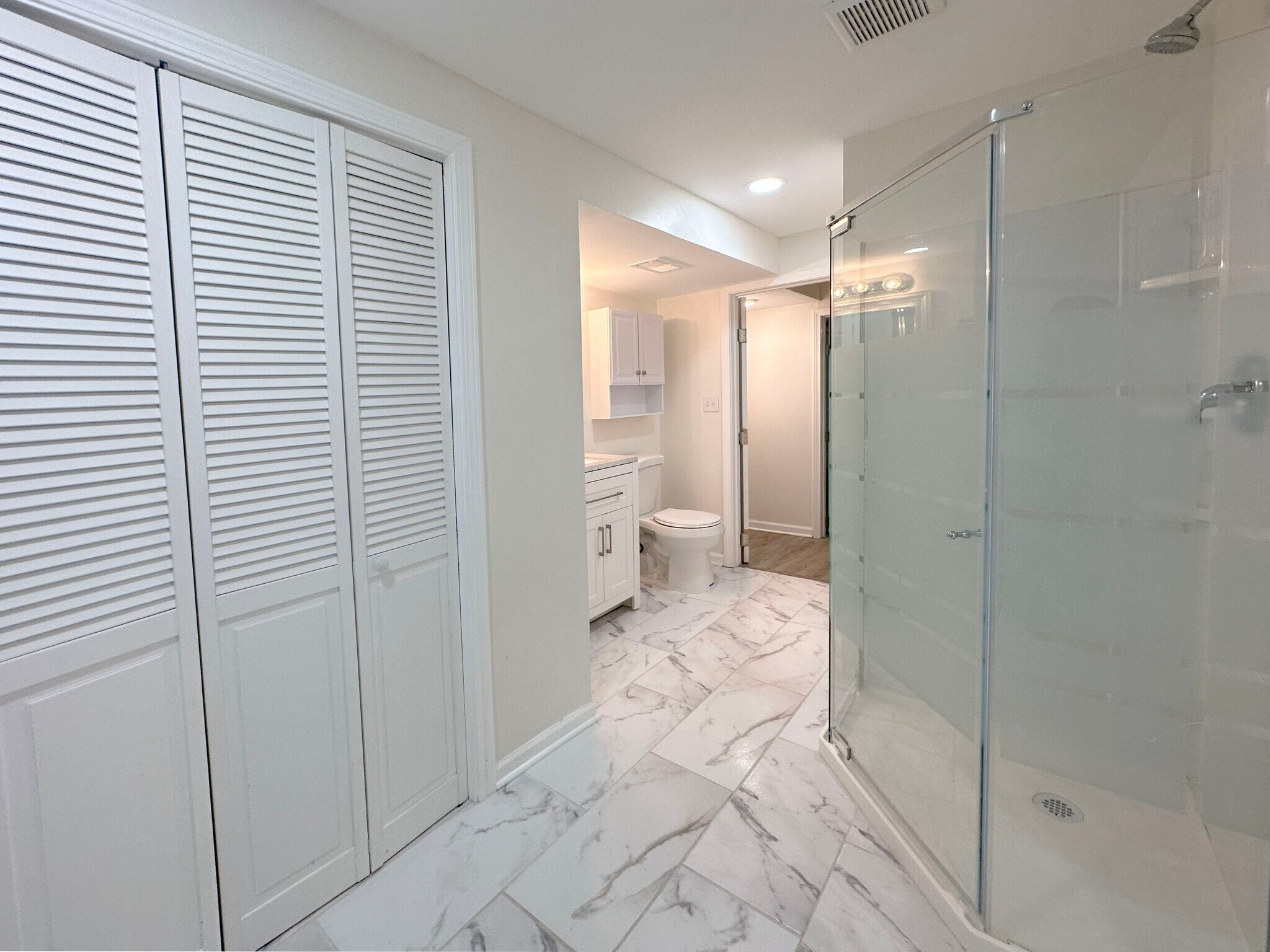 Building Photo - 1417 La Chateau Dr