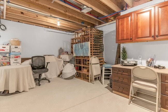 Building Photo - 37440 Curwood Dr