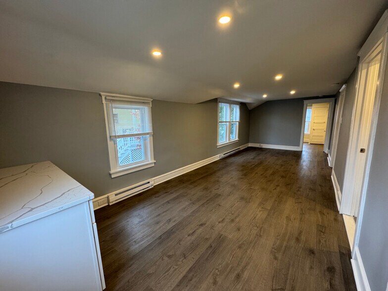 Building Photo - 321 Wesley Ave