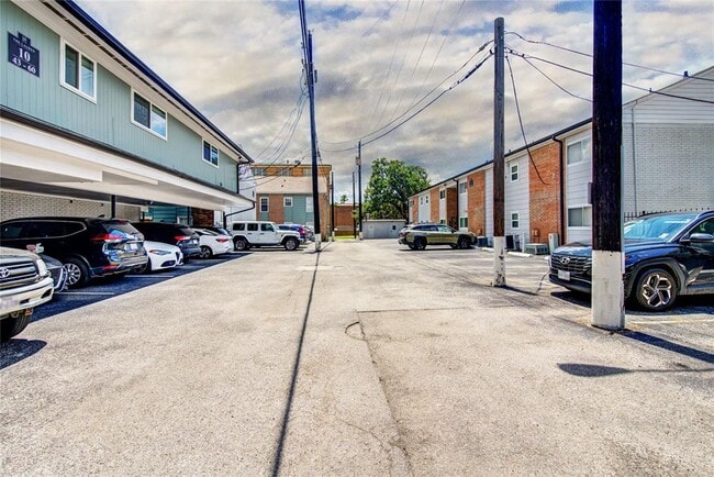 Building Photo - 800 Heights Blvd