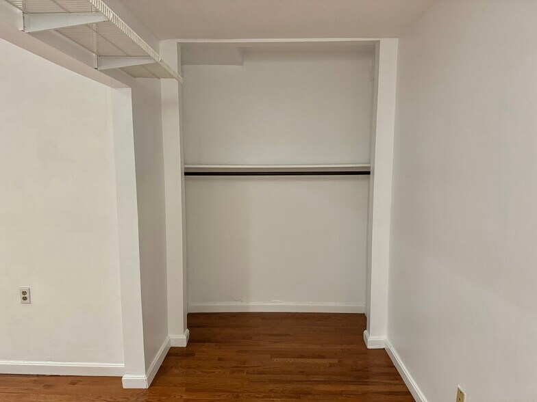 Building Photo - 390 Riverway
