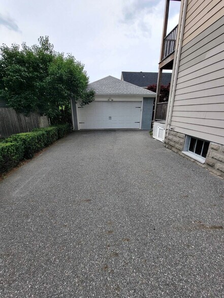 Building Photo - 70 Tufts St