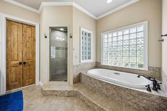 Building Photo - 8403 Horseshoe Ledge