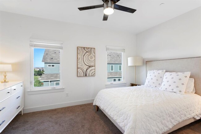 Building Photo - 7203 Bassett Ct