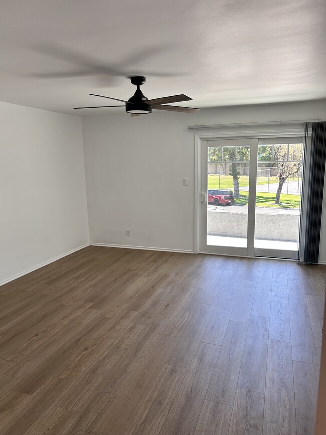 Master bedroom - 4565 Almond Ave