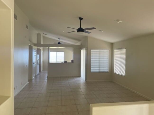 Building Photo - $4,000 / Beautiful 3 bedrm/2 bath home wit...