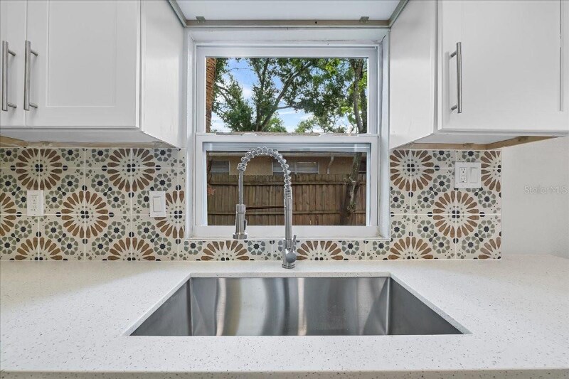 Building Photo - 1906 E Ida St