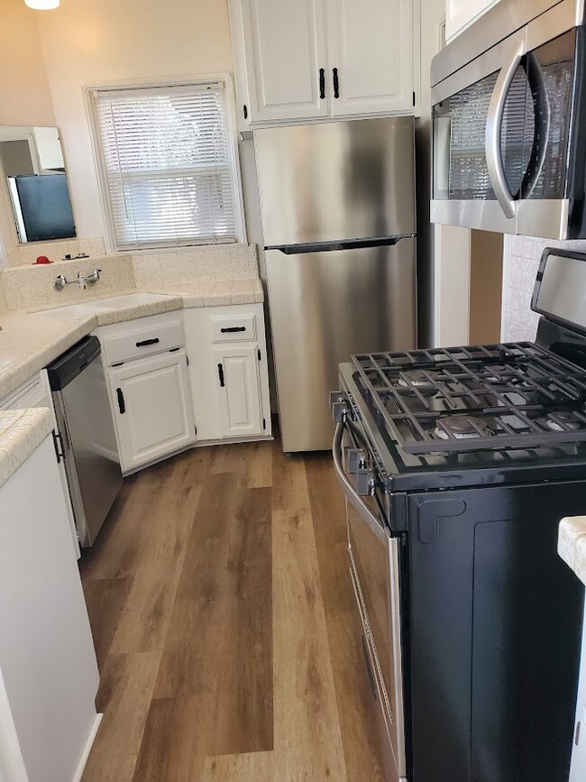 Building Photo - 8437 Naylor Ave