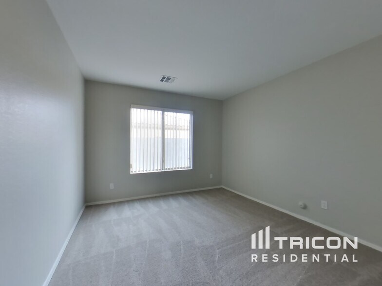 Building Photo - 45554 W Ranch Rd