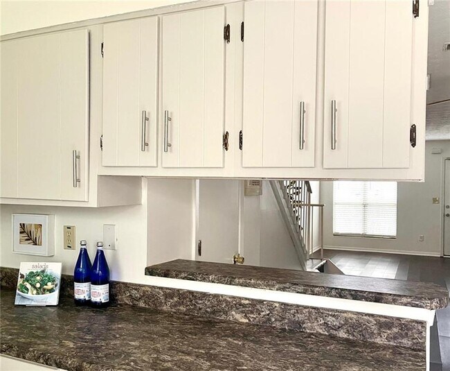 Building Photo - 464 Prince of Wales