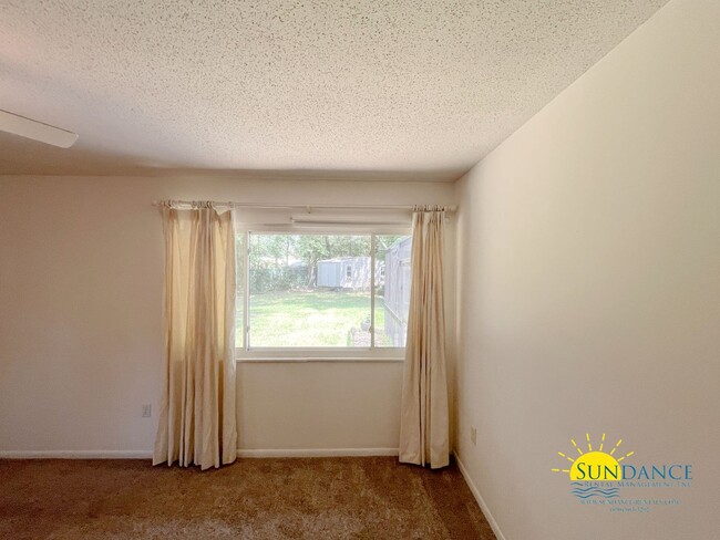 Building Photo - Sparkling Pool Oasis 3 Bedroom + Flex Spac...