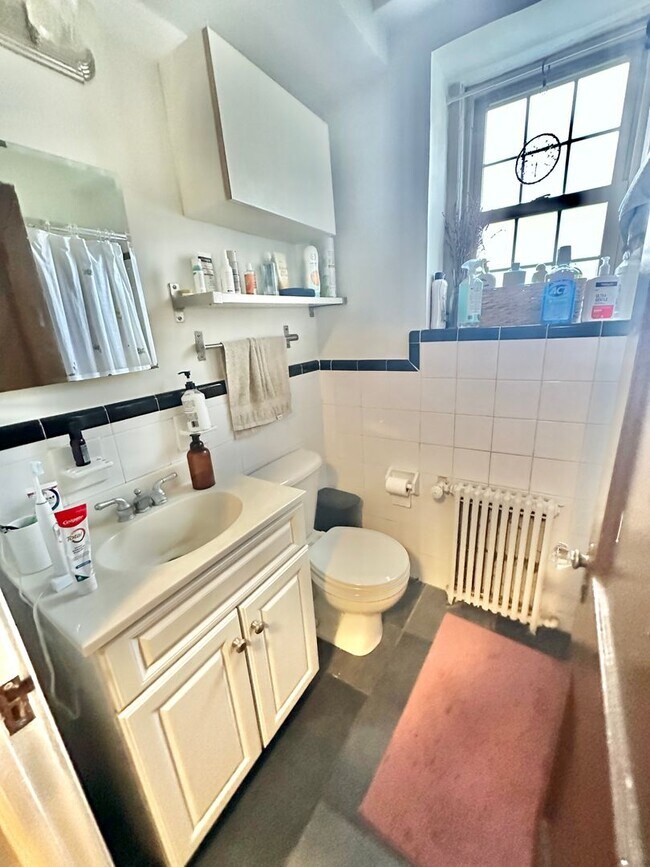 Building Photo - Great Studio in Glover Park/North Georgetown w/Murphy Bed, Walk-In Closet, Eat in Kitchen!