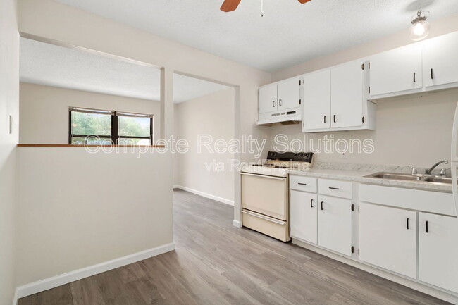 Building Photo - 790 Country Aire Ct
