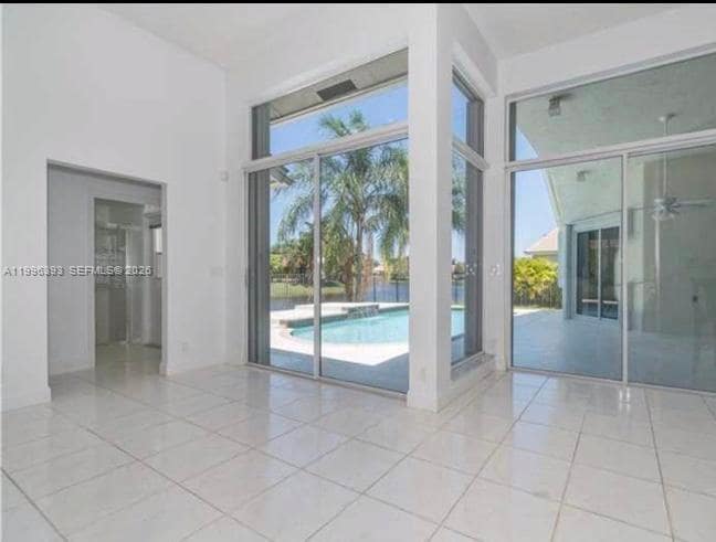 Building Photo - 3066 Lakewood Cir