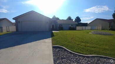 Building Photo - Stylish 3-Bedroom in Prime West Richland L...