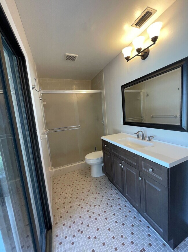 Building Photo - 3 Bedroom Pool Home Available in Palm Bay