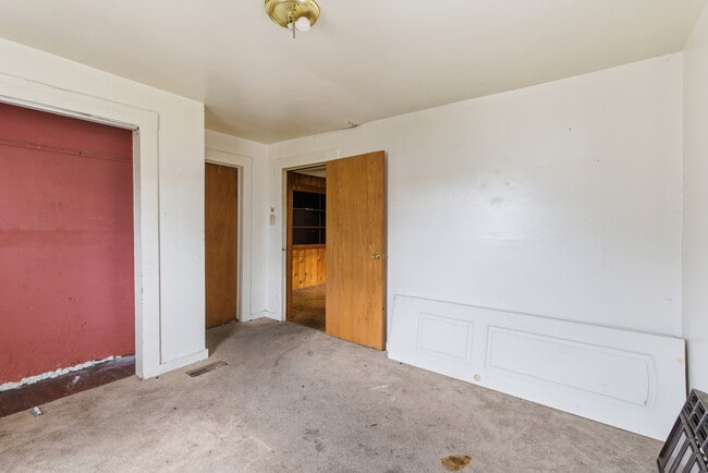 Building Photo - 502 64th St