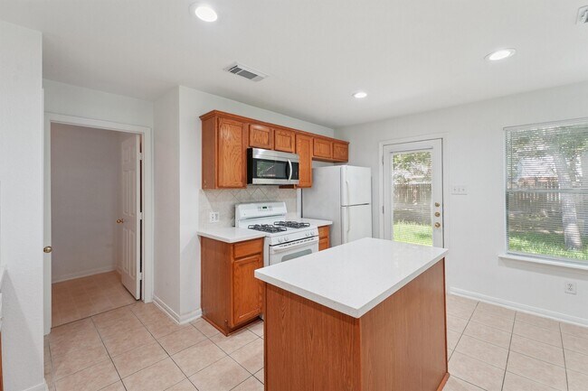 Building Photo - 86 Genesee Ridge Dr
