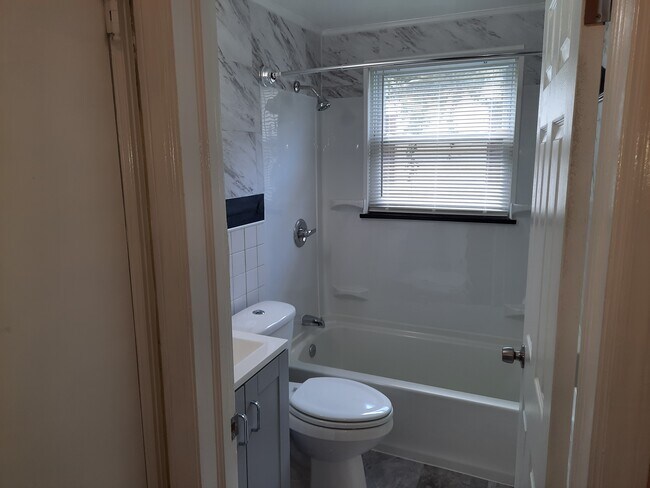 Building Photo - 4601 Washington Ave SE