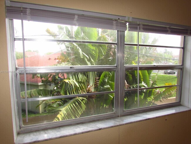 Building Photo - 5100 SW 41st St