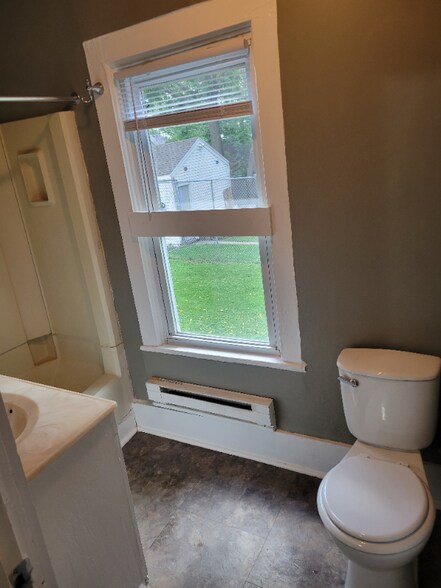 Building Photo - 38 Quimby St NE