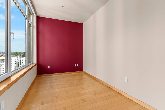Building Photo - 1255 NW 9th Ave
