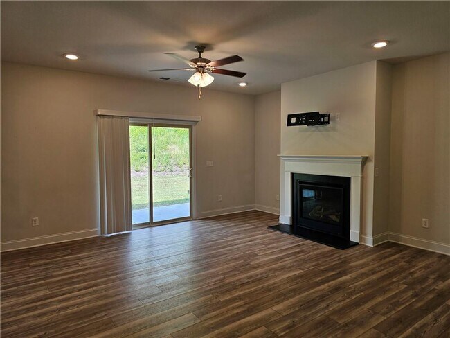 Building Photo - 7875 Tiberon Pkwy