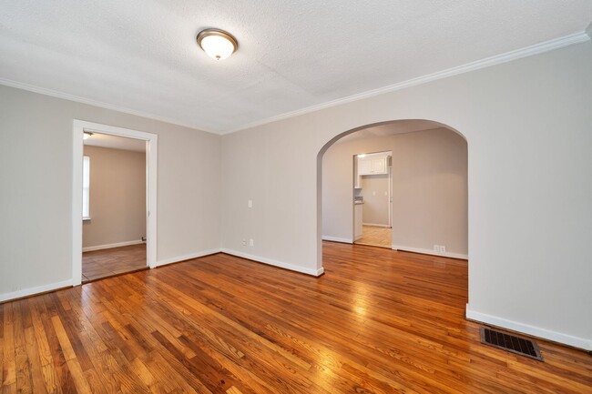 Building Photo - Charming 3-Bedroom Home in a Quiet, Convenient Neighborhood!