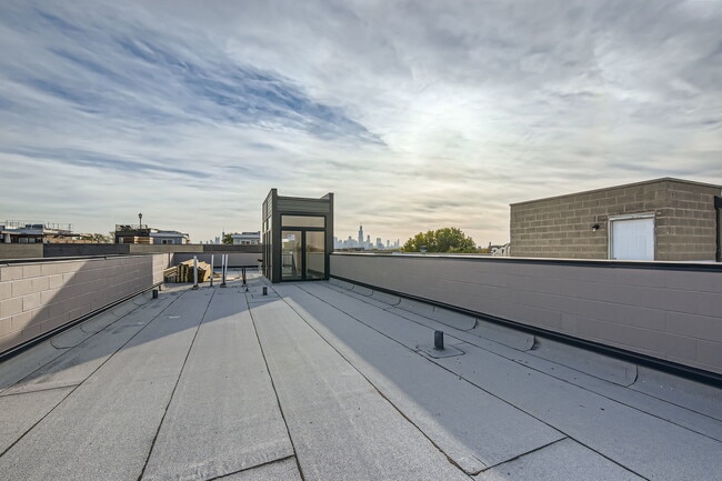 Building Photo - 830 N California Ave