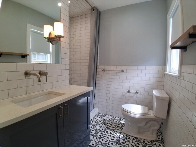 Building Photo - 315 W Ridgewood Ct