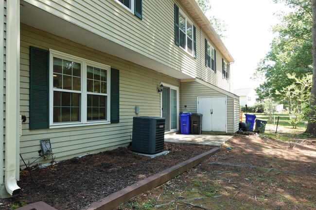 Building Photo - 3001 N Dale Ct