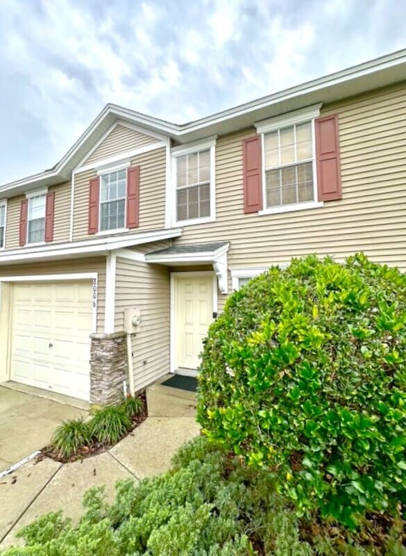 Building Photo - 8006 Thoroughbred Loop