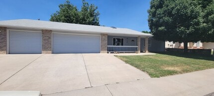 Building Photo - 579 Darby Dr