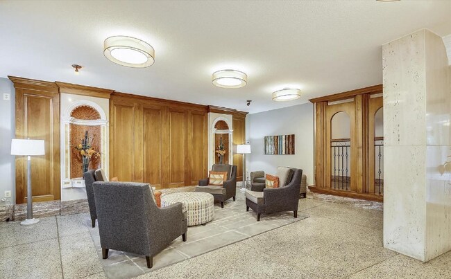 Building Photo - 1121 University Blvd W