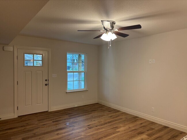 Building Photo - 14 3rd Ave