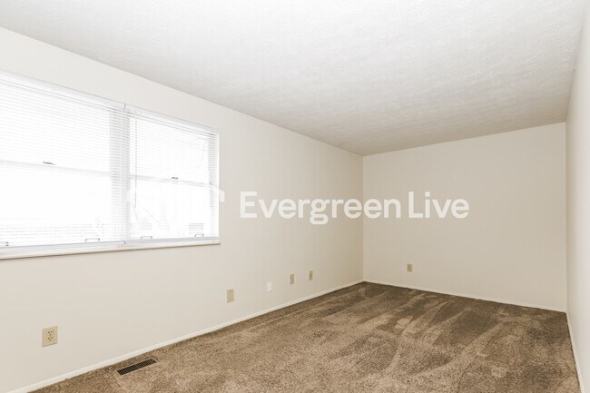 Building Photo - 8062 Mt Hood