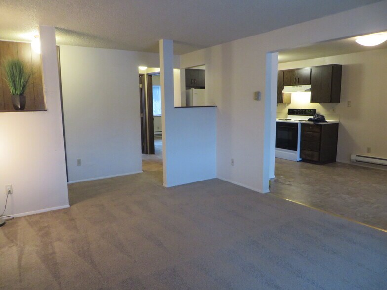 Building Photo - 11020 122nd St E