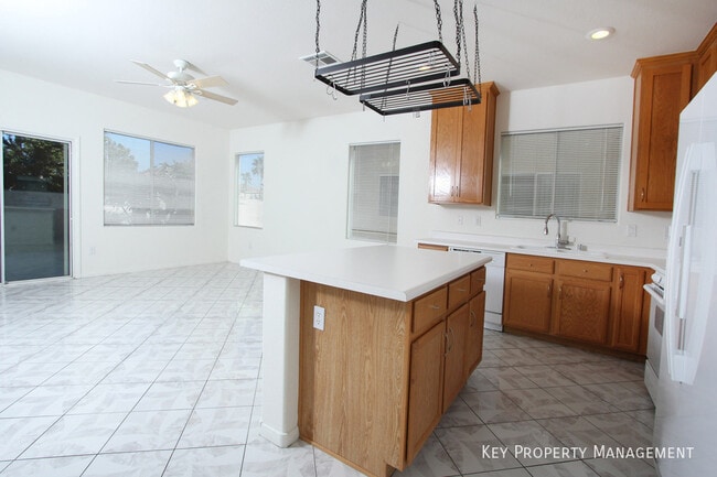 Building Photo - 5830 Willow Trace Ave