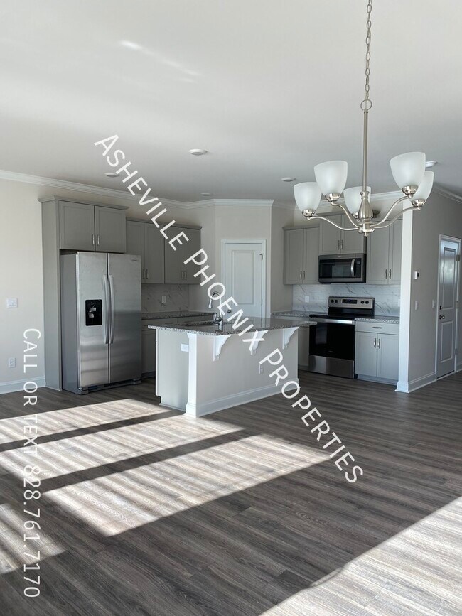 67 Creekview Road 67 Creekview Rd Hendersonville NC 28792 Apartment