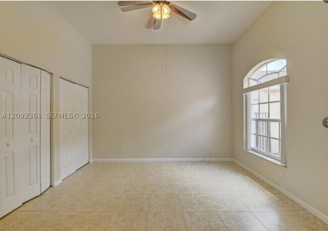 Building Photo - 8291 Hampton Wood Dr