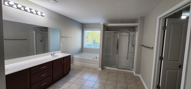 Building Photo - Welcome to Eagle Landing—where 3-bedroom bliss meets effortless style.