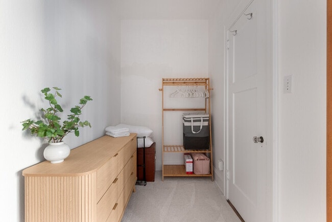 Building Photo - 2015 NW Flanders St