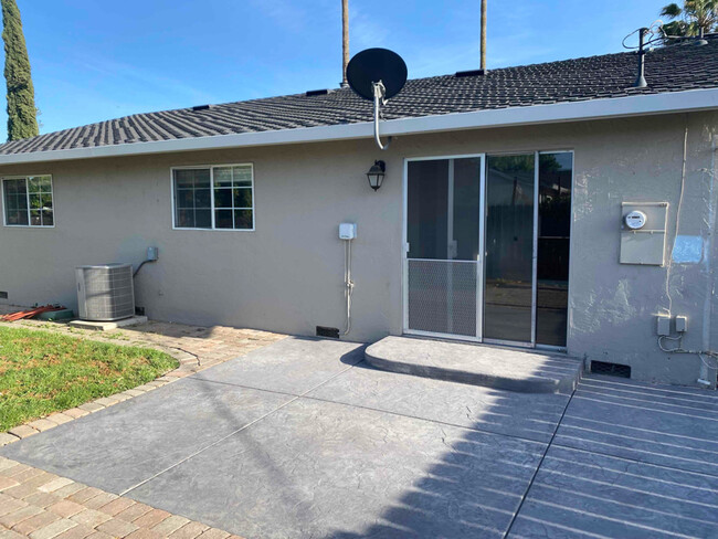 Building Photo - 100 Novato Dr