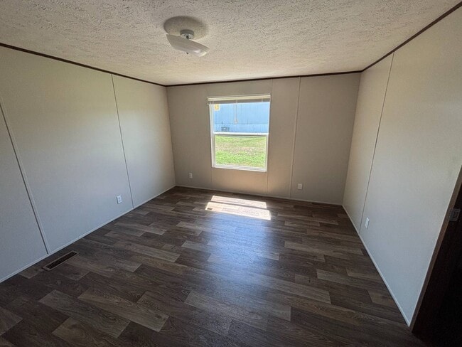 Building Photo - 105 Exeter Ln