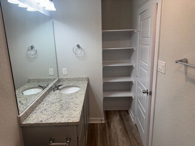 Building Photo - Stylish, Spacious & Close to It All – Your Ideal Townhome Awaits!