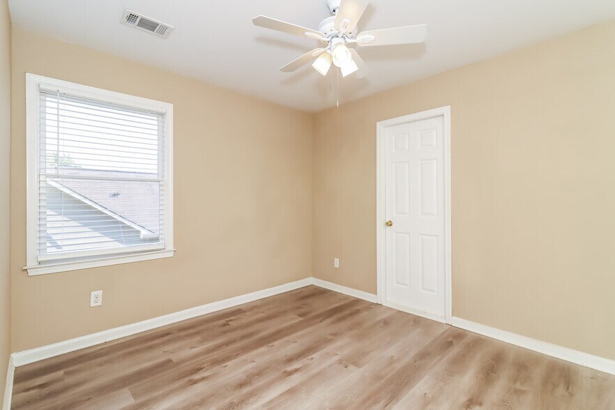Building Photo - 3046 Woodbridge Ln
