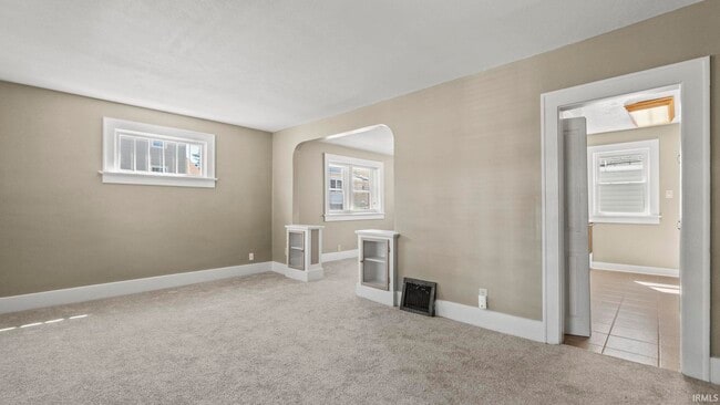 Building Photo - 828 Forest Ave